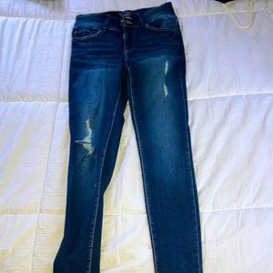 Women’s stretchy skinny jeans size 7/28